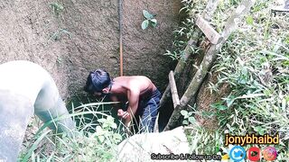 The young man of Bangladesh masturbated in a terrible deep well in the jungle - 4 image