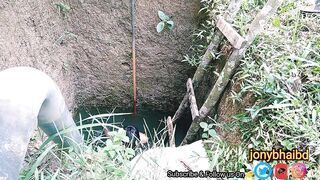 The young man of Bangladesh masturbated in a terrible deep well in the jungle - 7 image