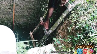 The young man of Bangladesh masturbated in a terrible deep well in the jungle - 9 image