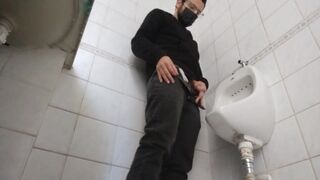 Setting free my piss on public bathroom / urinate wild - 1 image