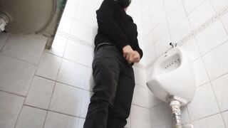 Setting free my piss on public bathroom / urinate wild - 4 image
