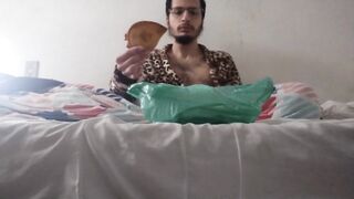 karalhudo comendo dois salgados pra ganhar mais peso ( e ficar gordao