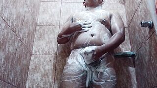 Penis in the middle of the Foam and the pleasure of Andi - 3 image