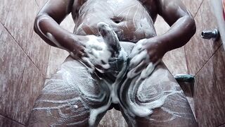 Penis in the middle of the Foam and the pleasure of Andi - 5 image