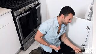 Ian Greene's Butt Is So Sexy The Client Who Wanted His Sink FIxed Can't Help Himself - Reality Dudes - 1 image