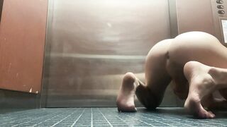 Naked in Public elevator people around - 7 image
