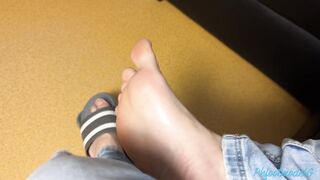 Natural male feet tease for gay foot fetish community - 5 image