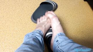 Natural male feet tease for gay foot fetish community - 7 image
