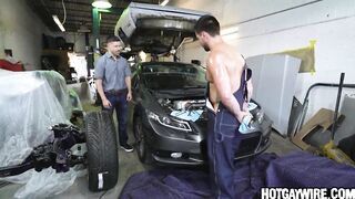 He fucks the mechanics guy - 3 image