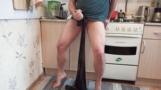 pissing in the kitchen and masturbate after long pee in leggings - 10 image