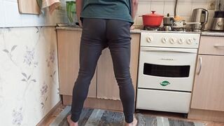 pissing in the kitchen and masturbate after long pee in leggings - 3 image
