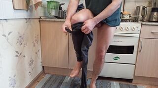 pissing in the kitchen and masturbate after long pee in leggings - 8 image