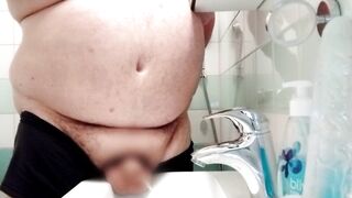 Superchub morning piss and foreskin washing routine, Uncensored version in linktree - 2 image