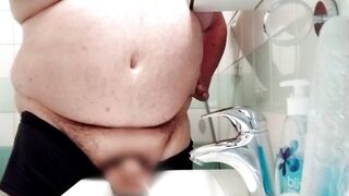 Superchub morning piss and foreskin washing routine, Uncensored version in linktree - 3 image