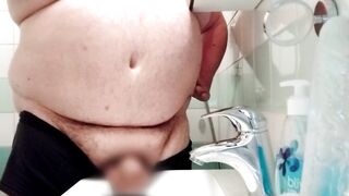 Superchub morning piss and foreskin washing routine, Uncensored version in linktree - 4 image
