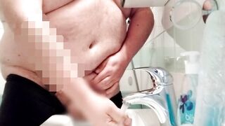 Superchub morning piss and foreskin washing routine, Uncensored version in linktree - 8 image
