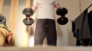 Muscle guy is doing exercises and jerking off - 2 image