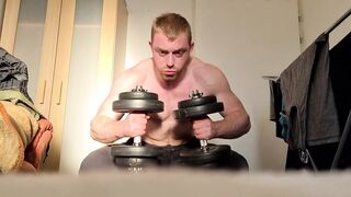 Muscle guy is doing exercises and jerking off - 3 image