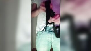 mi spoglio NUDO e ti esco il PISELLONE in faccia - 3 image