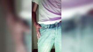 mi spoglio NUDO e ti esco il PISELLONE in faccia - 4 image