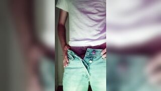 mi spoglio NUDO e ti esco il PISELLONE in faccia