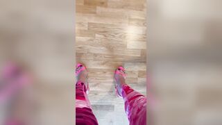 Pink heels painted toes and cum - 7 image