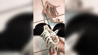 Girlfriends Steve Madden heels and 34D bra fucked & cummed. - 6 image