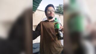 Filling my stomach with guarana refri / Man weight gain