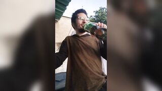 Filling my stomach with guarana refri / Man weight gain