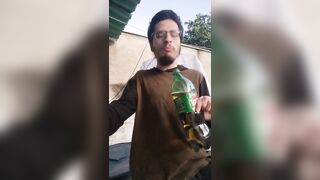 Filling my stomach with guarana refri / Man weight gain