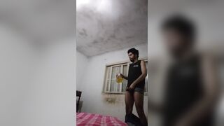 Dude pee s in a jar seconds after pours it on the ground - 6 image