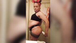 Chrissweetcheeks booty cheeks split by big 12 inch dildo - 3 image