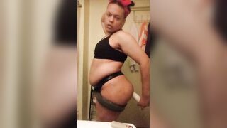 Chrissweetcheeks booty cheeks split by big 12 inch dildo - 8 image