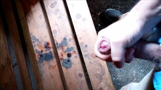 Am Glory Hole abgemolken und es dann selbst besorgt