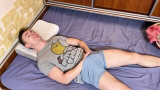 College Boy Make Hot Moaning Cumshot In the Bed - 1 image