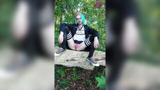 Vulturif pisses in the woods - 1 image