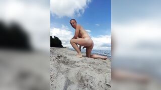 Woo - did he really cum on a public beach? - 4 image