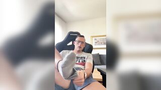 Cute German twink jerks off and cums on his feet (Only for feet lover) - 2 image