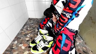 Mx blonde boy piss in his shoes and cum on it - 6 image