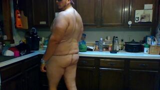 Amateur Chub Bear Bubba Burly Posing Nude In Kitchen - 1 image