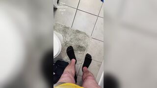 The button was stuck on my shorts. I had to pee myself, standing right in front of the toilet! - 5 image