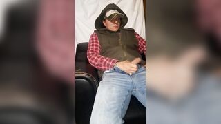 Watching porn before work - 2 image