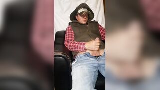 Watching porn before work - 3 image