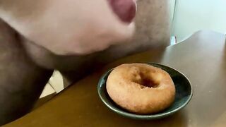Glazing a hot doughnut - 3 image