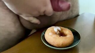Glazing a hot doughnut - 7 image