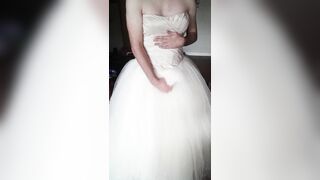 Showing proper love to an overprotective brides wedding dress - 6 image