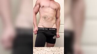Bodybuilder Strips and talks dirty while he gets hard and spreads his asshole - 3 image