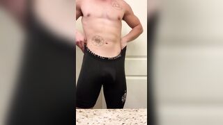 Bodybuilder Strips and talks dirty while he gets hard and spreads his asshole - 6 image
