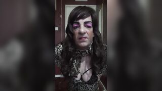 crossdresser wants to arrange to meet with a guy so he can swallow his pee and for the world to see - 2 image