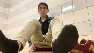 Hot Japanese Schoolboy Masturbation Cumshot in Restroom Uncensored Amateur - 2 image
